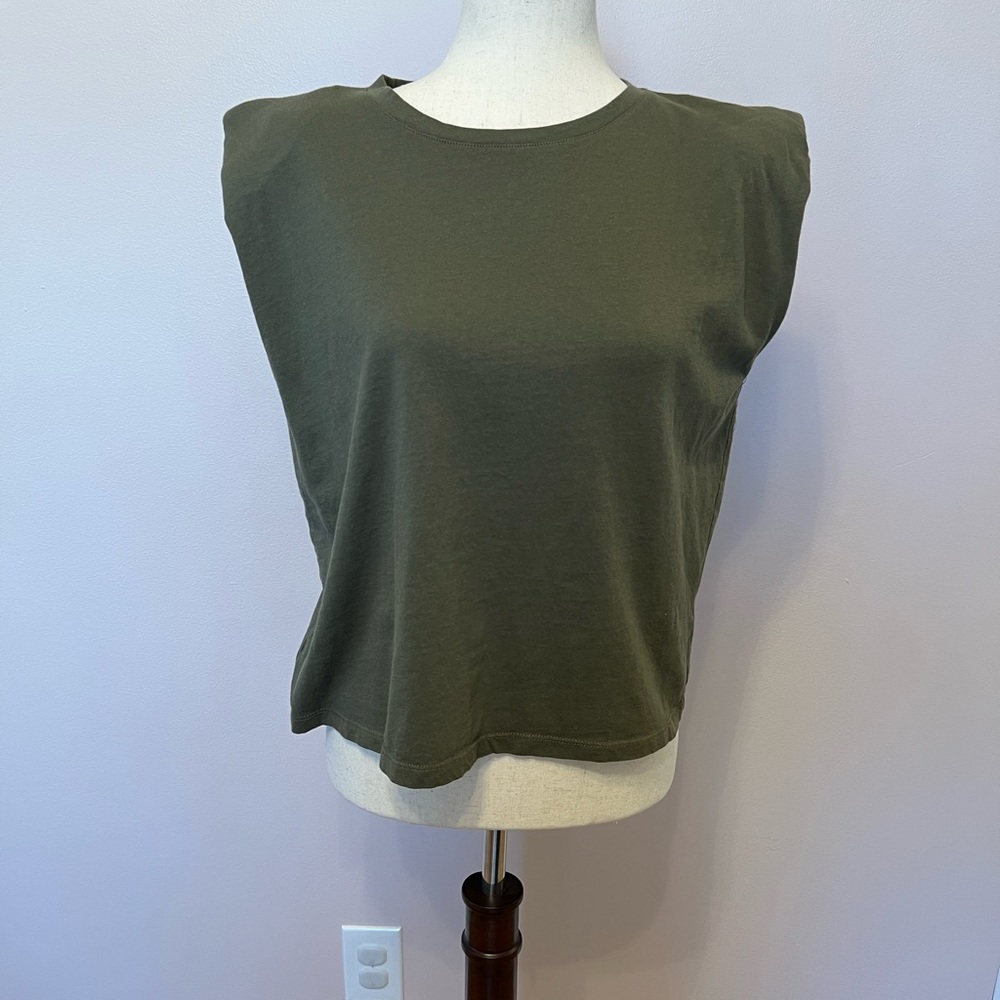 Structured sleeve tank